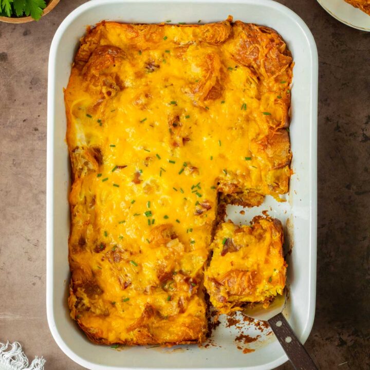 This bacon cheddar croissant breakfast casserole is an easy 5-ingredient breakfast recipe made buttery croissants and bacon baked in cheesy fluffy eggs for the perfect breakfast to serve a crowd.