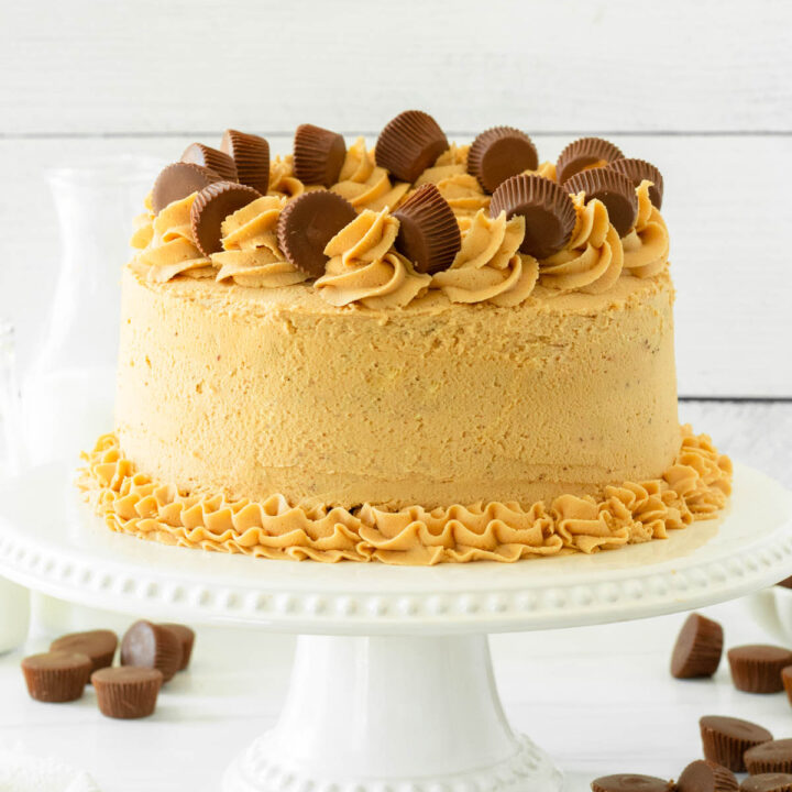 This chocolate cake peanut butter cup cake is a deliciously decadent chocolate cake topped with a creamy peanut butter frosting and decorated with peanut butter cups for a delicious chocolate peanut butter dessert.