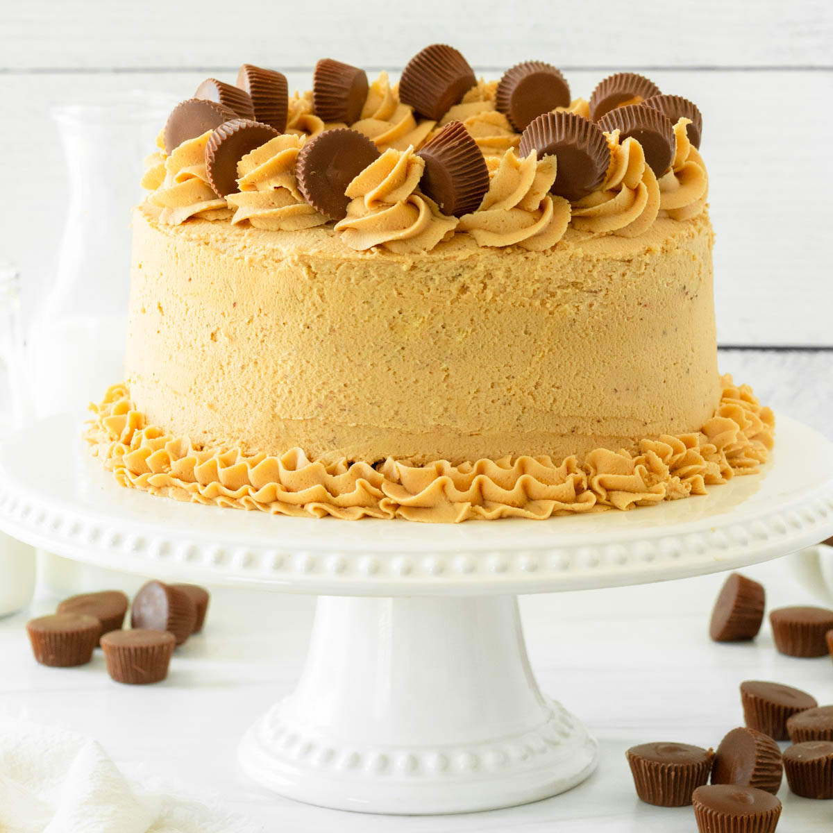 This chocolate cake peanut butter cup cake is a deliciously decadent chocolate cake topped with a creamy peanut butter frosting and decorated with peanut butter cups for a delicious chocolate peanut butter dessert.