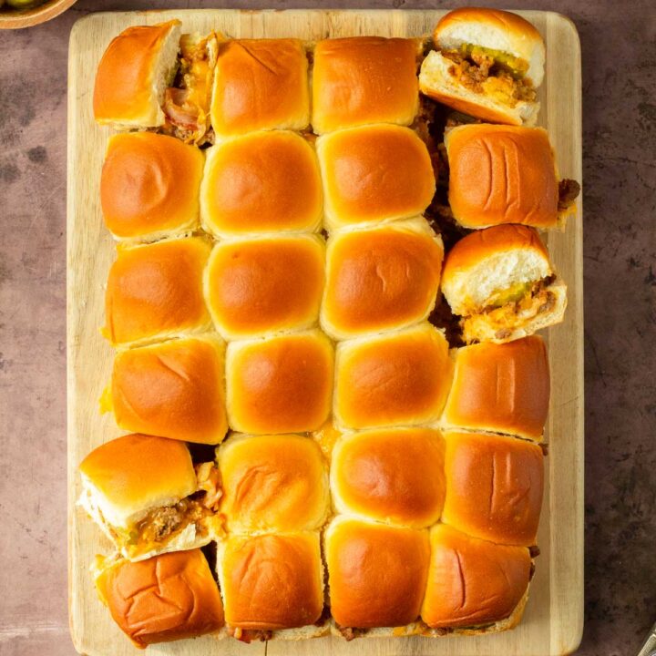 These Bacon Cheeseburger Sliders are an easy and delicious Hawaiian roll pull-apart sandwich recipe made with ground beef, bacon and cheese layered inside perfectly baked Hawaiian rolls for an easy dinner, delicious appetizer and the perfect recipe to serve a crowd.