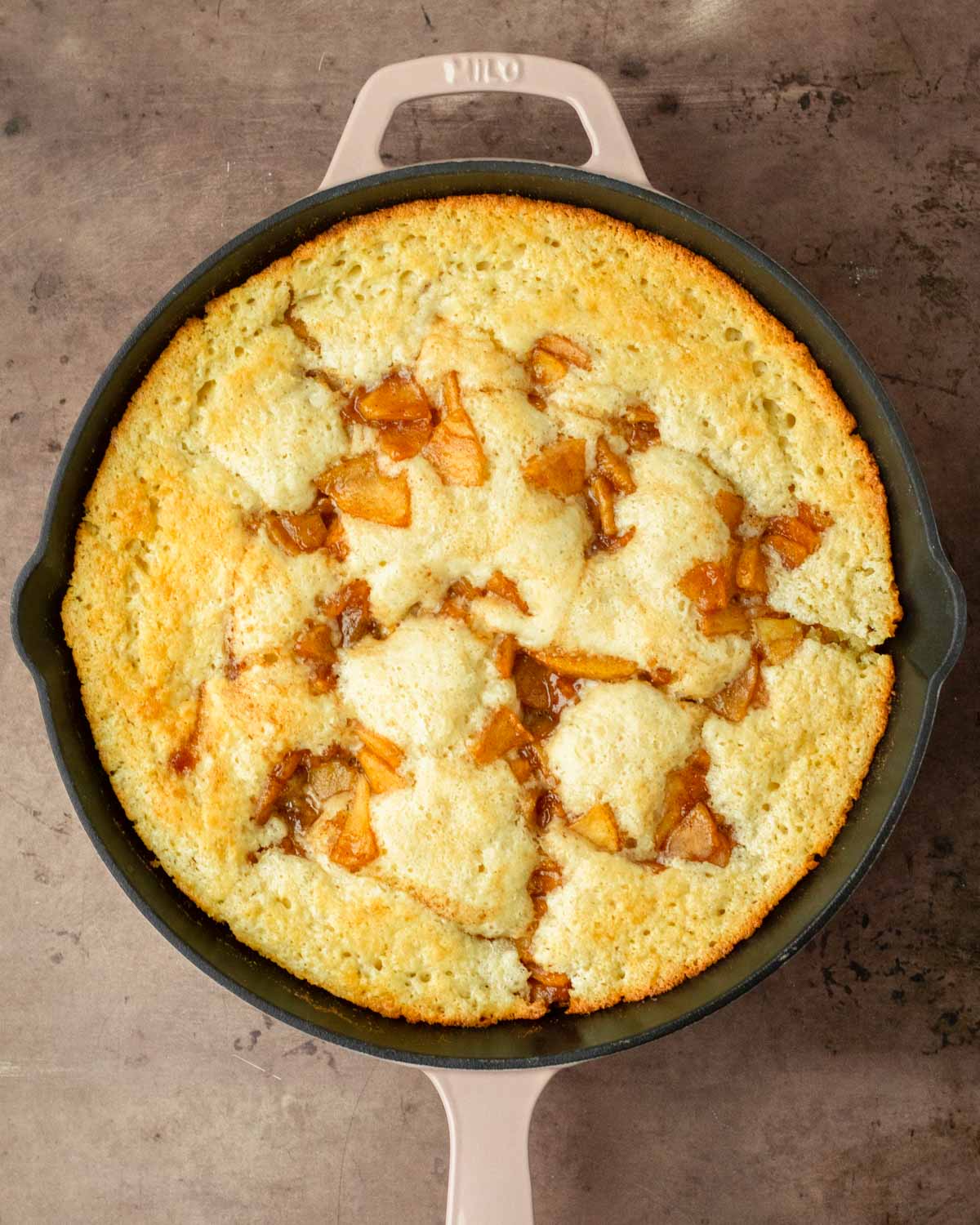 Step 6. Bake the apple cobbler in the oven